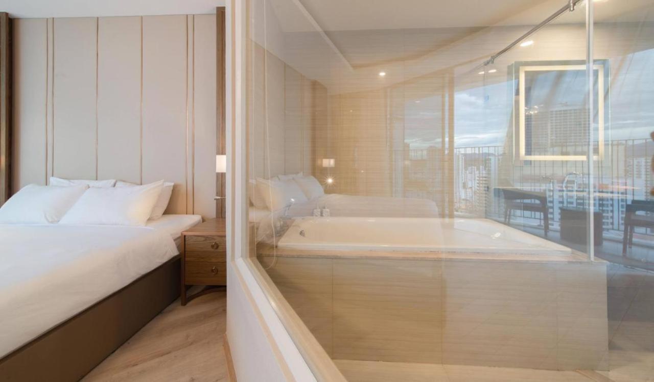 Panorama Sky Blue Nha Trang Aparthotel ภายนอก รูปภาพ